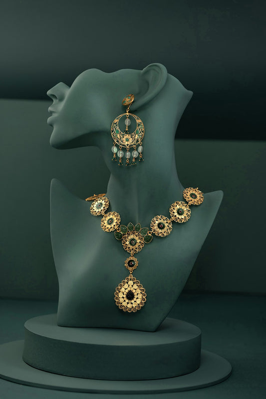 Gold choker necklace set